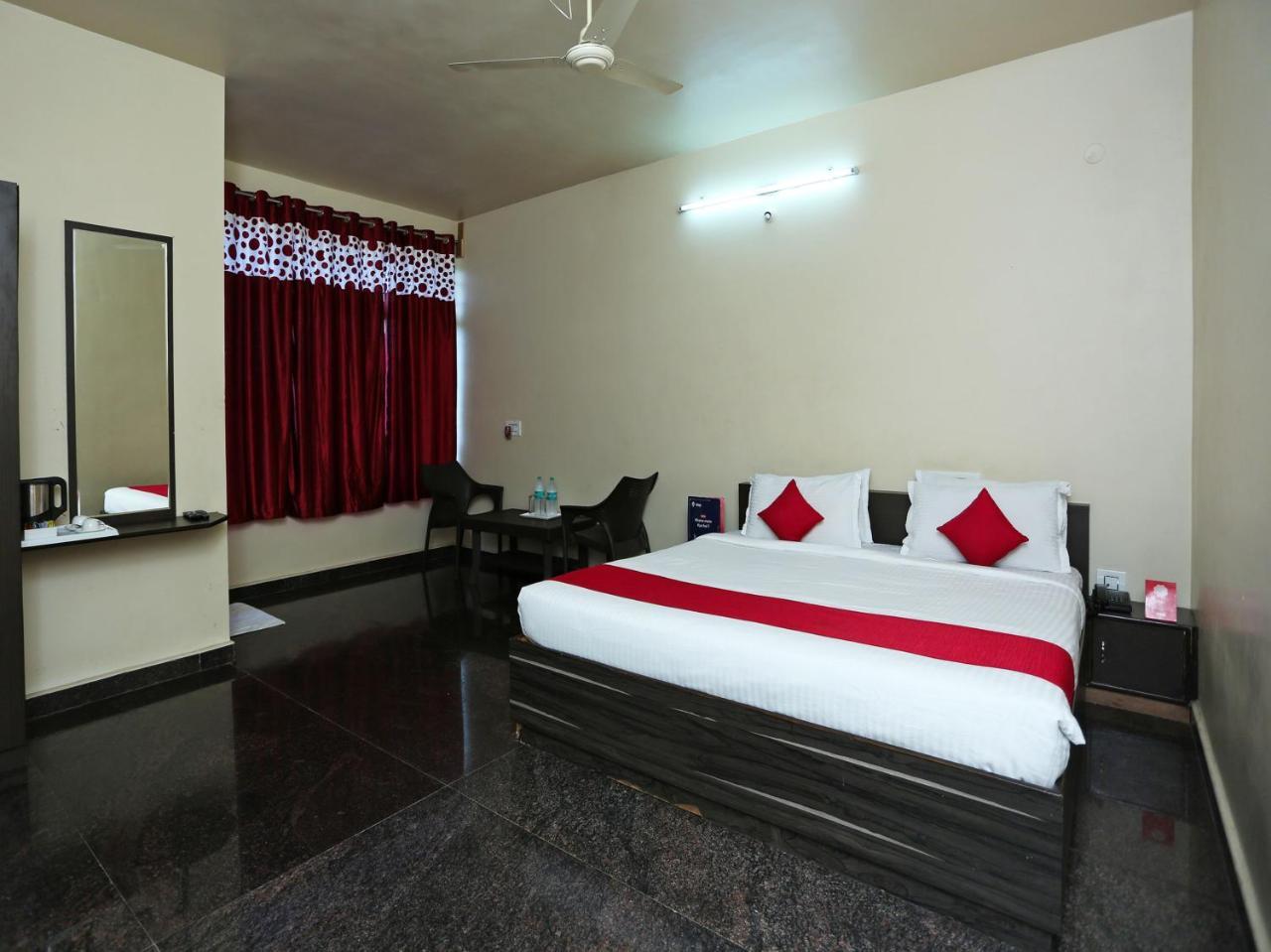 Oyo 9262 Recluse Premiere Hotel Kushalnagar Luaran gambar